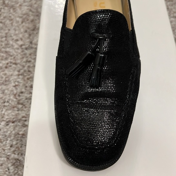 Black softlack taupe shoes. Great condition. Made in Italy. Size 37. Very comfy - Picture 3 of 5